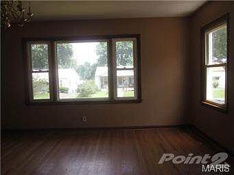 4th image of 9826 Meadow View Dr
