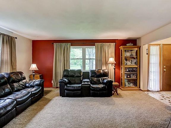 5th image of 487 Moorewood Cir