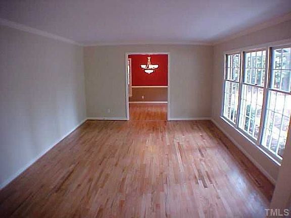 3rd image of 16 Winthrop Ct