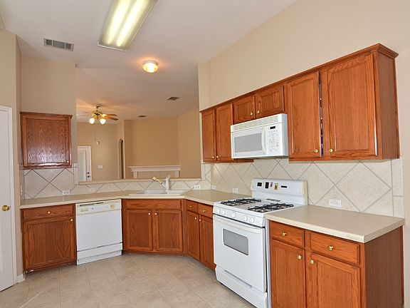 2nd image of 225 Chandler Crossing Trl