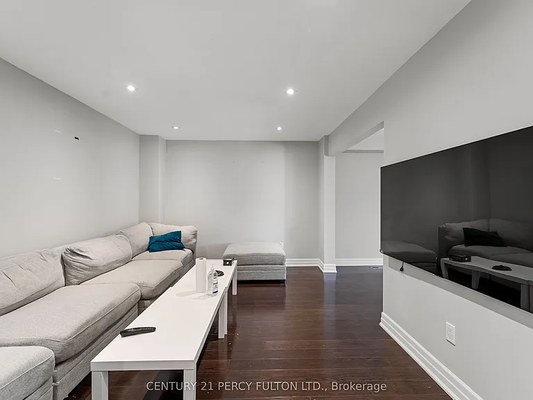 55 Chalmers Cres — Photo 7