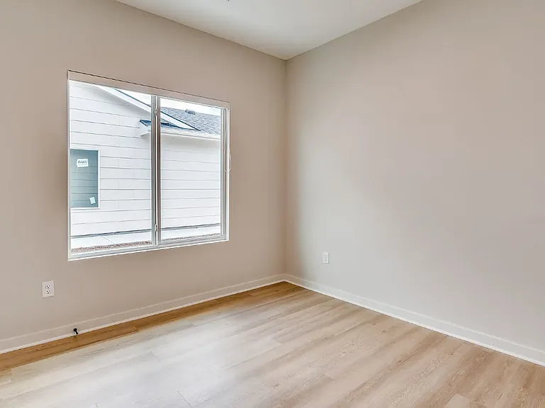 212 W Mendocino — Photo 5