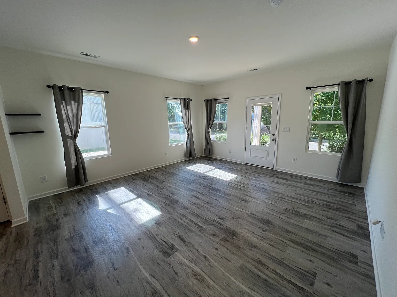 2 bed, 2.5 bath, 1340 sqft, $1,795 — Photo 2