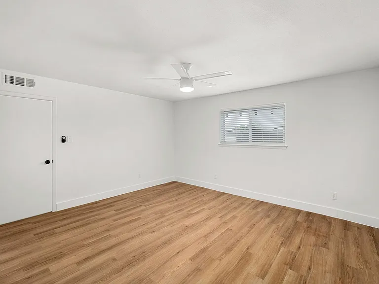 CrestHaus Apartments — Photo 49