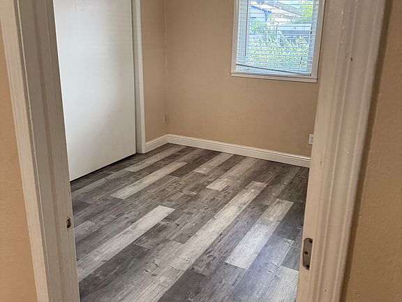 4th image of 1202 York St APT D