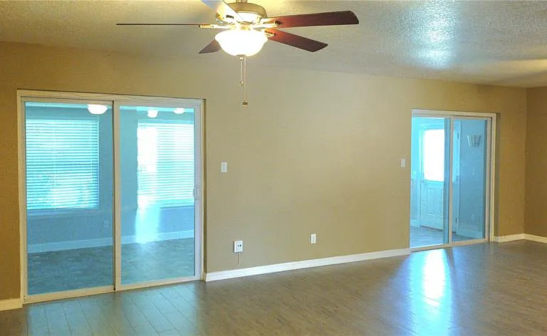 4743 Larchmont Ct — Photo 16