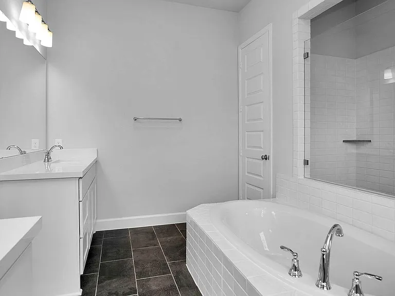 5026 Albany Shores Ln — Photo 12