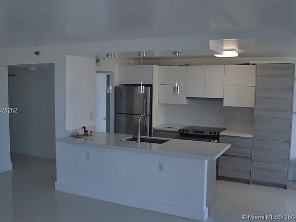 5th image of 2555 Collins Ave APT 601