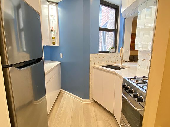 5th image of 236 E 28th St APT 4A