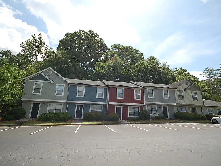 Bridgeside Apartments — Photo 3
