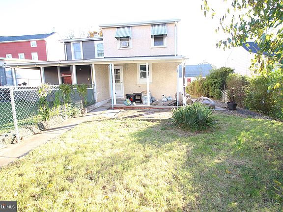 3rd image of 122 South St