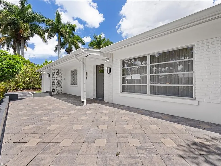 1051 Cypress Woods Dr — Photo 3