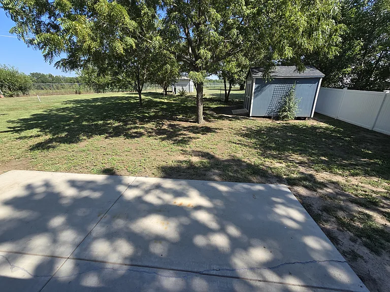720 N Kansas Ct — Photo 23