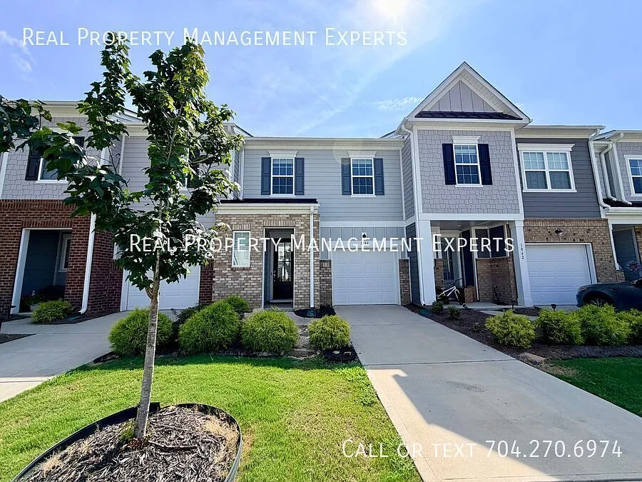 Fully Furnished 3BR/2.5BA Townhouse in Charlotte! — Photo 1