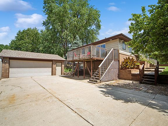 5th image of 4260 Indianola Ave