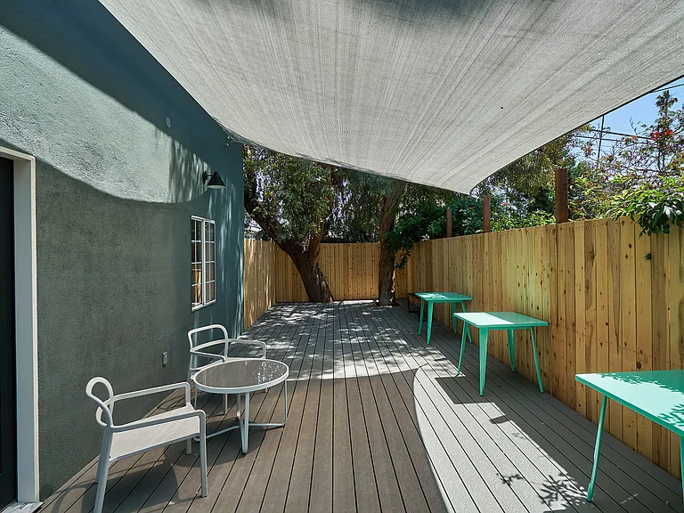152 S Serrano Ave — Photo 15