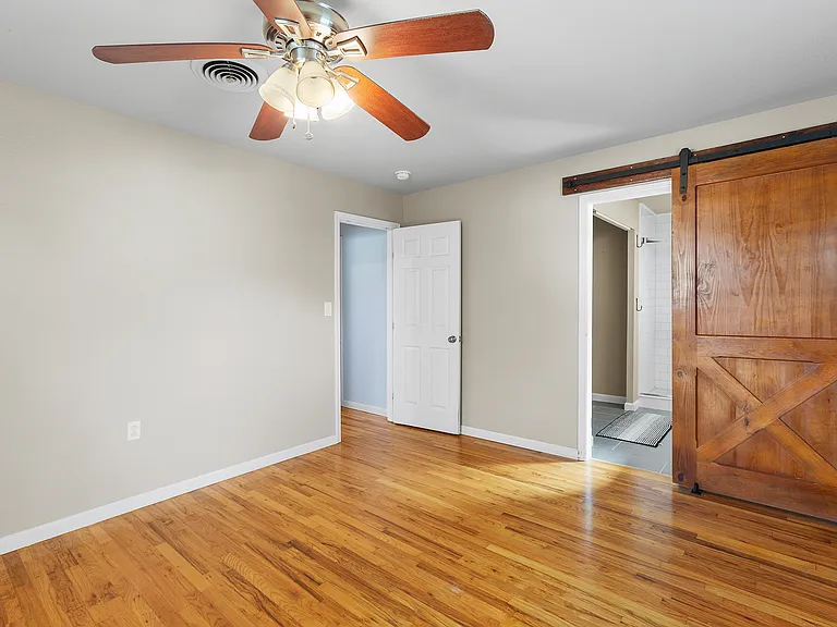 705 W 3rd St — Photo 18
