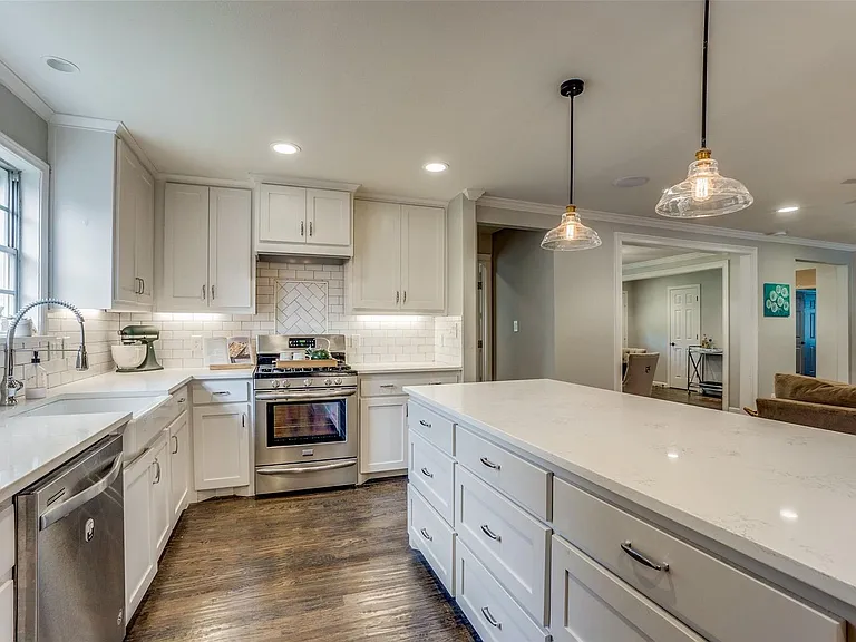 6711 Kingsbury Dr — Photo 14