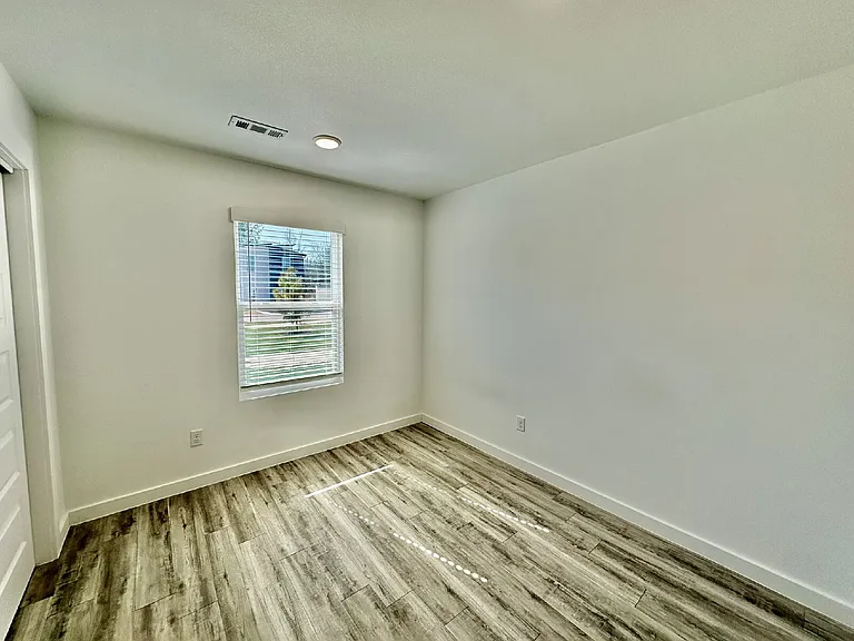 1101 States Ave — Photo 15