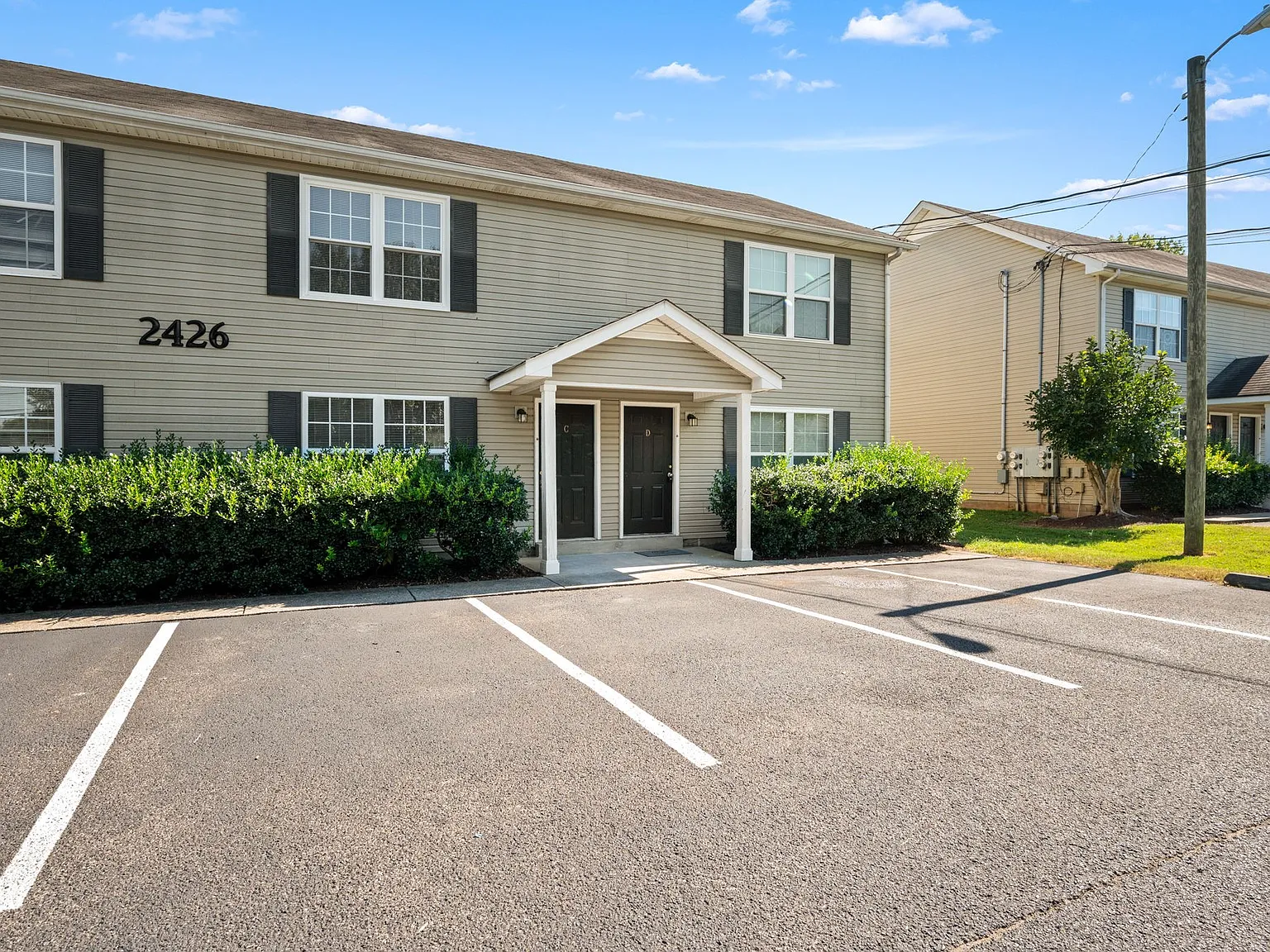 2 bed, 2.5 bath, 1200 sqft, $1,349 — Photo 3