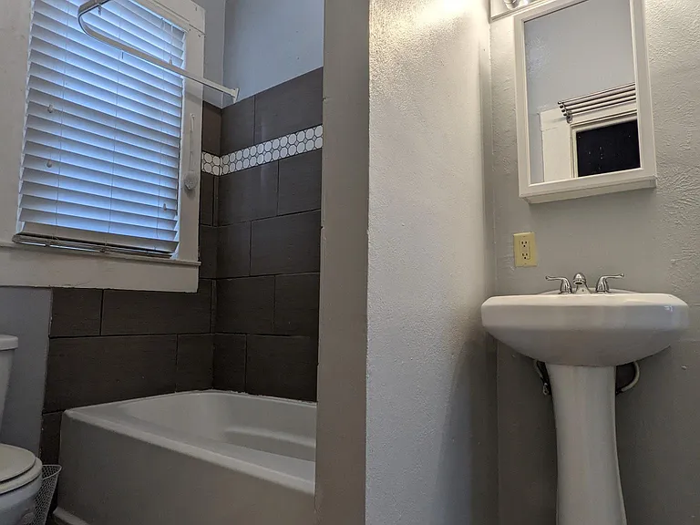 1115 N Crawford St #2 — Photo 8