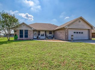 410 Lakeside Dr, Tioga, TX 76271
