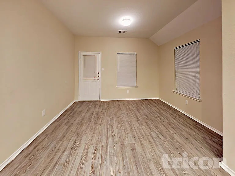 10338 Whisper Bluff Dr — Photo 16