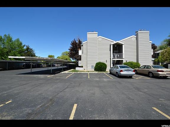 3rd image of 875 E Arrowhead Ln