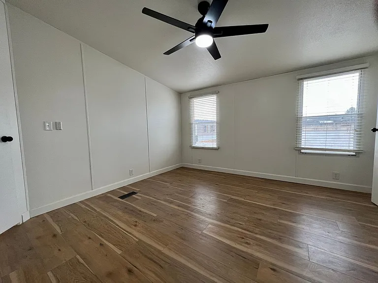 3201 E Don Tyson Pkwy #B — Photo 5