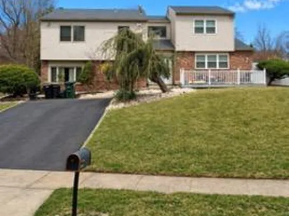 160 Toll Dr, Southampton, PA 18966