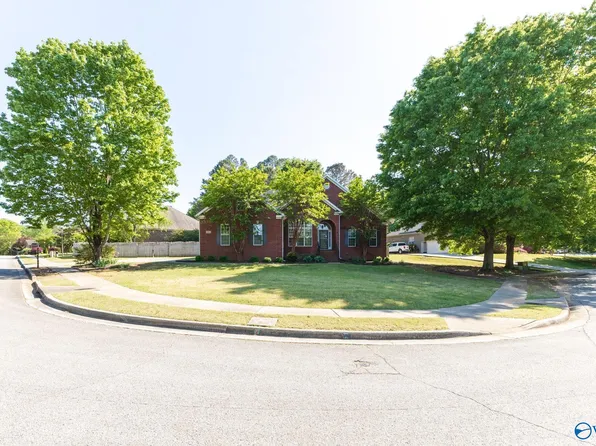 4404 Hidden Lake Dr SE, Owens Cross Roads, AL 35763