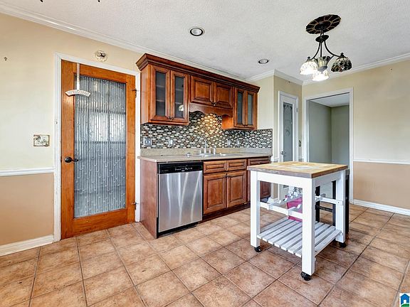 4th image of 1025 Plum Ln