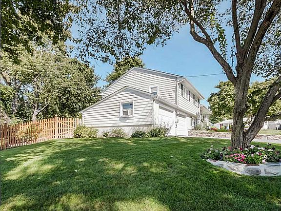 3rd image of 81 Wildwood Dr