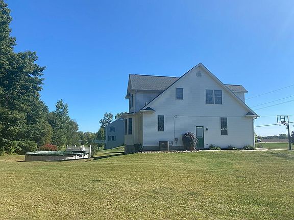 3rd image of 3081 Burnside Rd