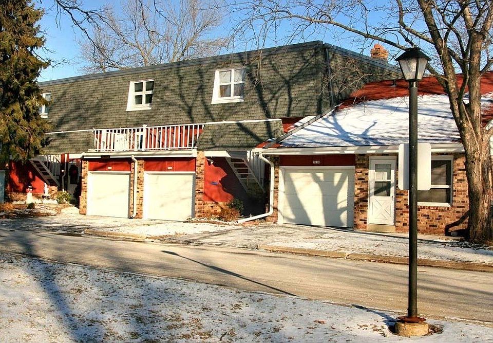 For Sale: 5184 King Arthurs Ct, Greenfield, WI 53221