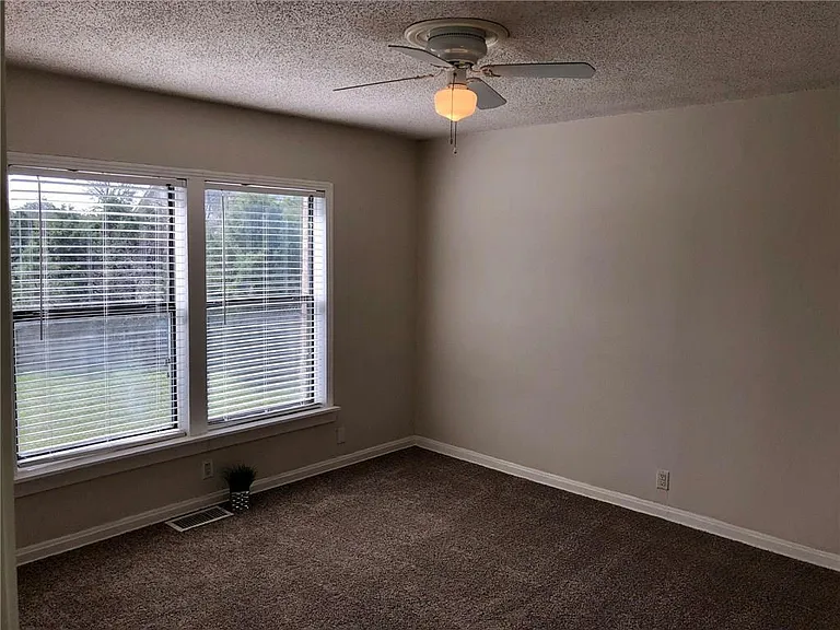 307 S Mustang Ave — Photo 27