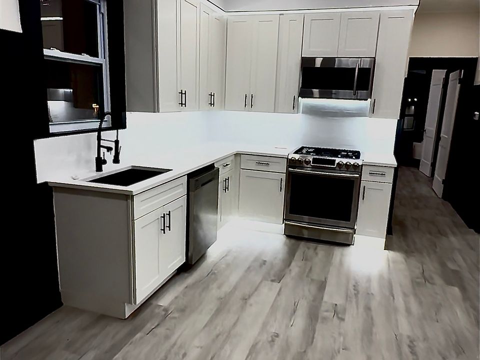 2nd image of 297-299 E 18th St #2