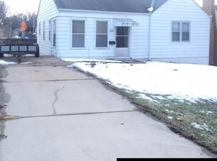 6907 Binney St, Omaha, NE 68104