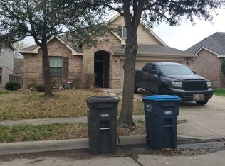 1140 Nighthawk Rd, Fort Worth, TX 76108