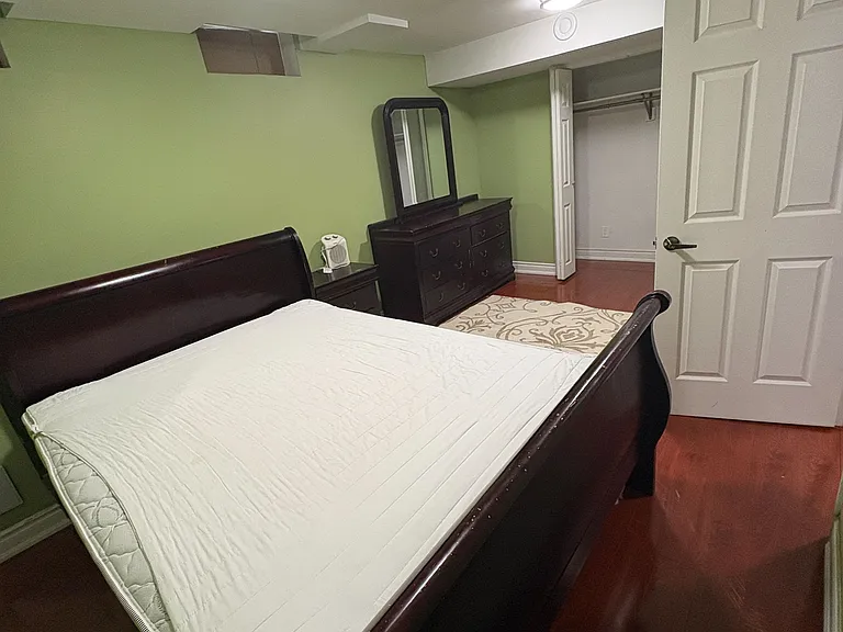 11 Naperton Dr — Photo 2