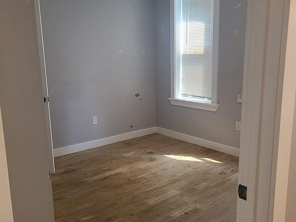 4th image of 84 Romaine Ave #4A