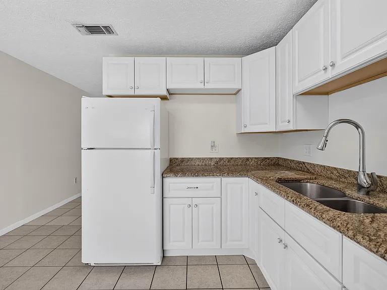 708 SW Gardens Blvd — Photo 18