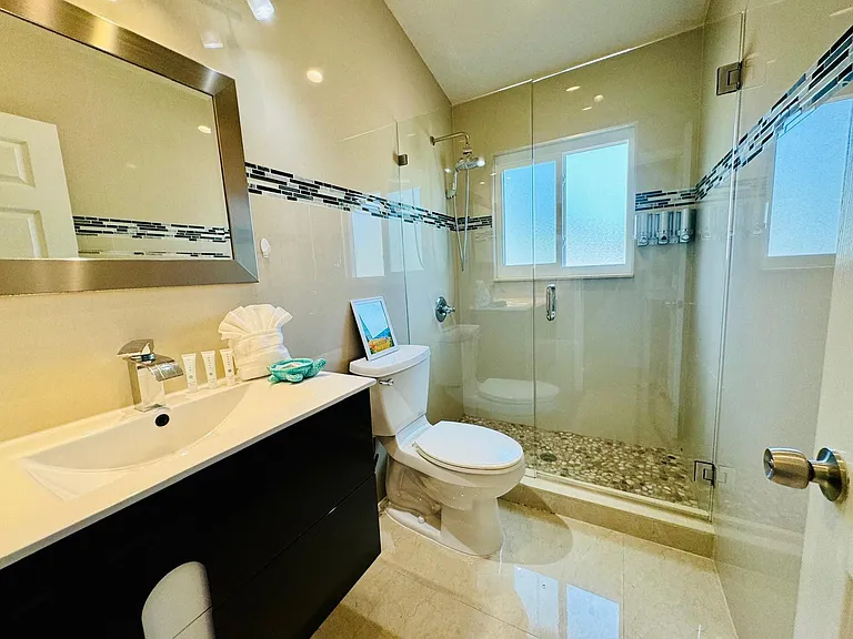 330 SW 35th Ave — Photo 4