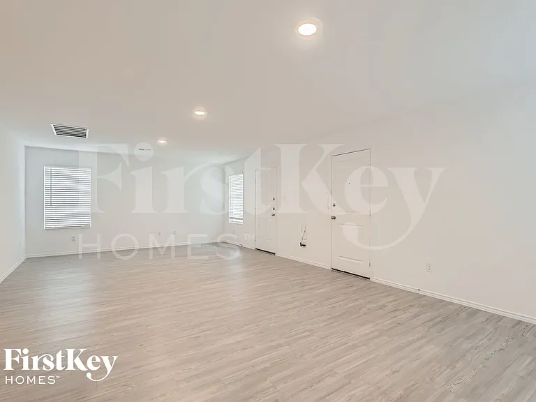 1335 White Willow — Photo 11