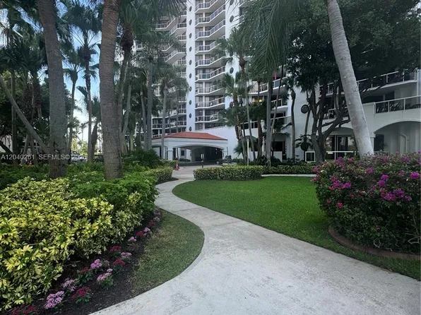 3610 Yacht Club Dr APT 215, Aventura, FL 33180