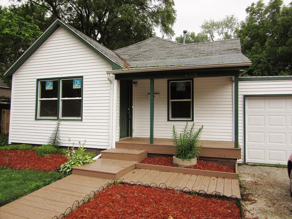 406 W Maple St photo 1