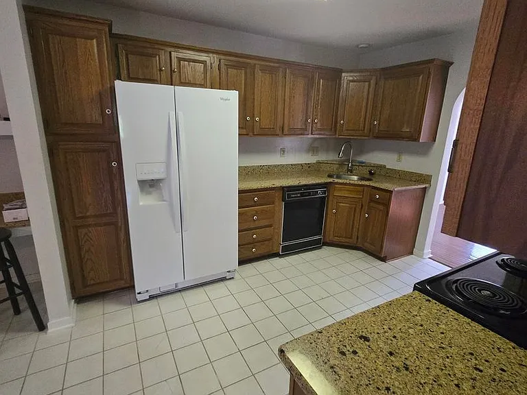 104 Hampton Ct — Photo 10