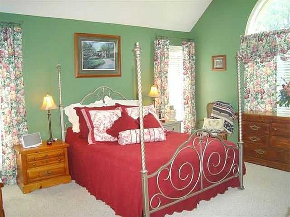 5th image of 310 Caitlin Dr
