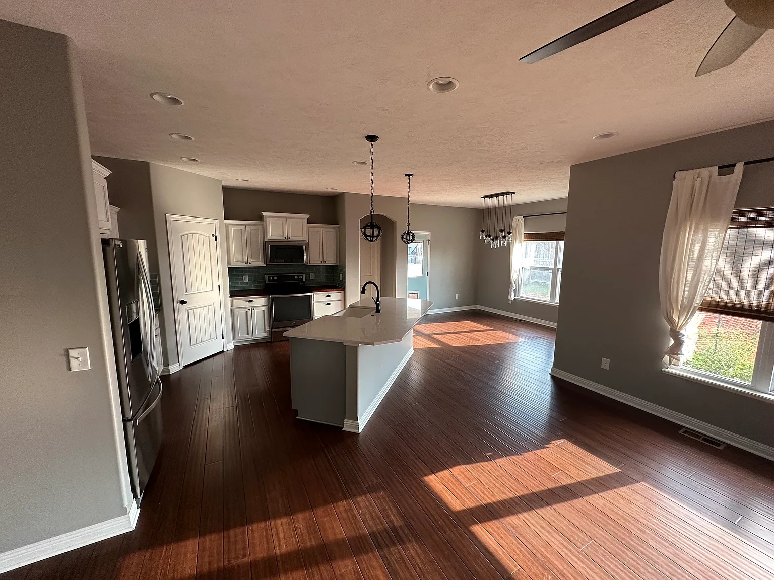 4 bed, 2903 sqft, $2,950 — Photo 2