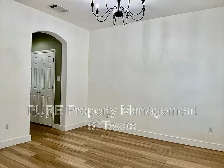 1405 Summercrest Blvd — Photo 12